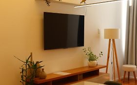 MELHOR APTO SALA E 2 QUARTOS NA QUADRA de COPACABANA